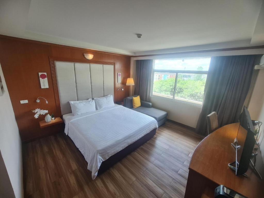 Western Grand Hotel Ratchaburi Ban Bang Kra Extérieur photo