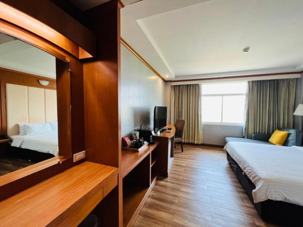 Western Grand Hotel Ratchaburi Ban Bang Kra Extérieur photo