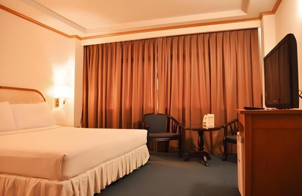 Western Grand Hotel Ratchaburi Ban Bang Kra Extérieur photo